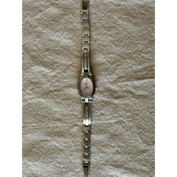 Seiko 1N00-0KG0 17mm MOP dial silver women's watch, new battery - Picture 5 of 10